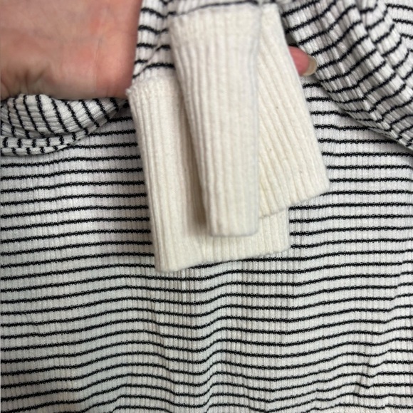 Abercrombie & Fitch Preppy Long Sleeve Striped Tie Front Top Women’s XS - Picture 3 of 10